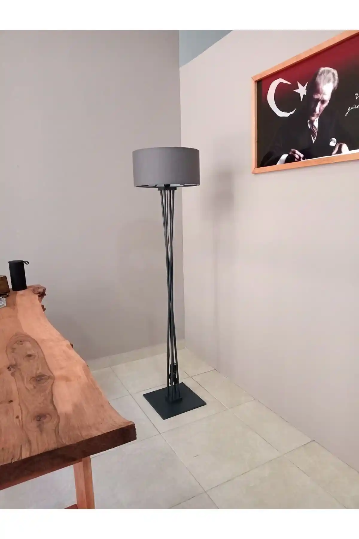 Balsa Dekor Ahşap Lambader: Modern Tasarımı ve Fonksiyonelliğiyle Göz Dolduruyor