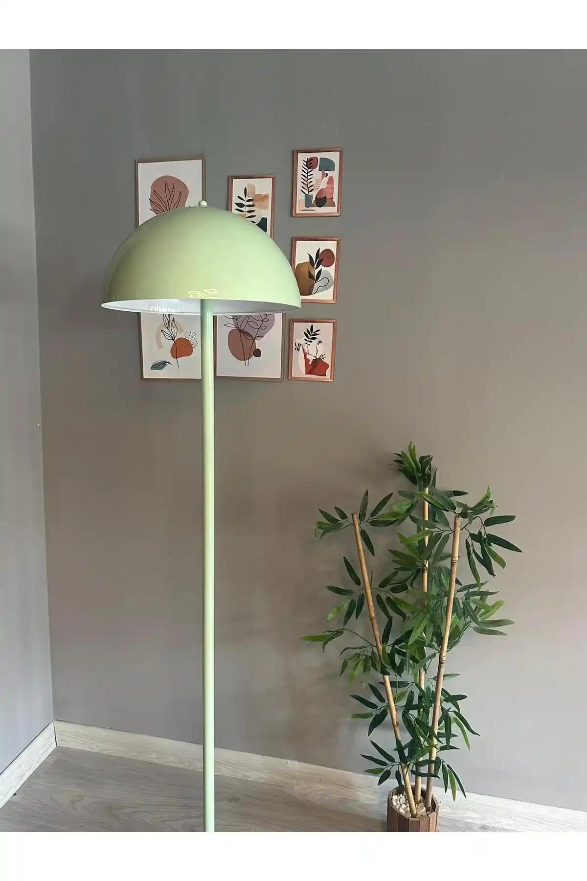 Bamyum Mint Yeşili Lambader: Modern Tasarım ve Fonksiyonelliğin Birleşimi