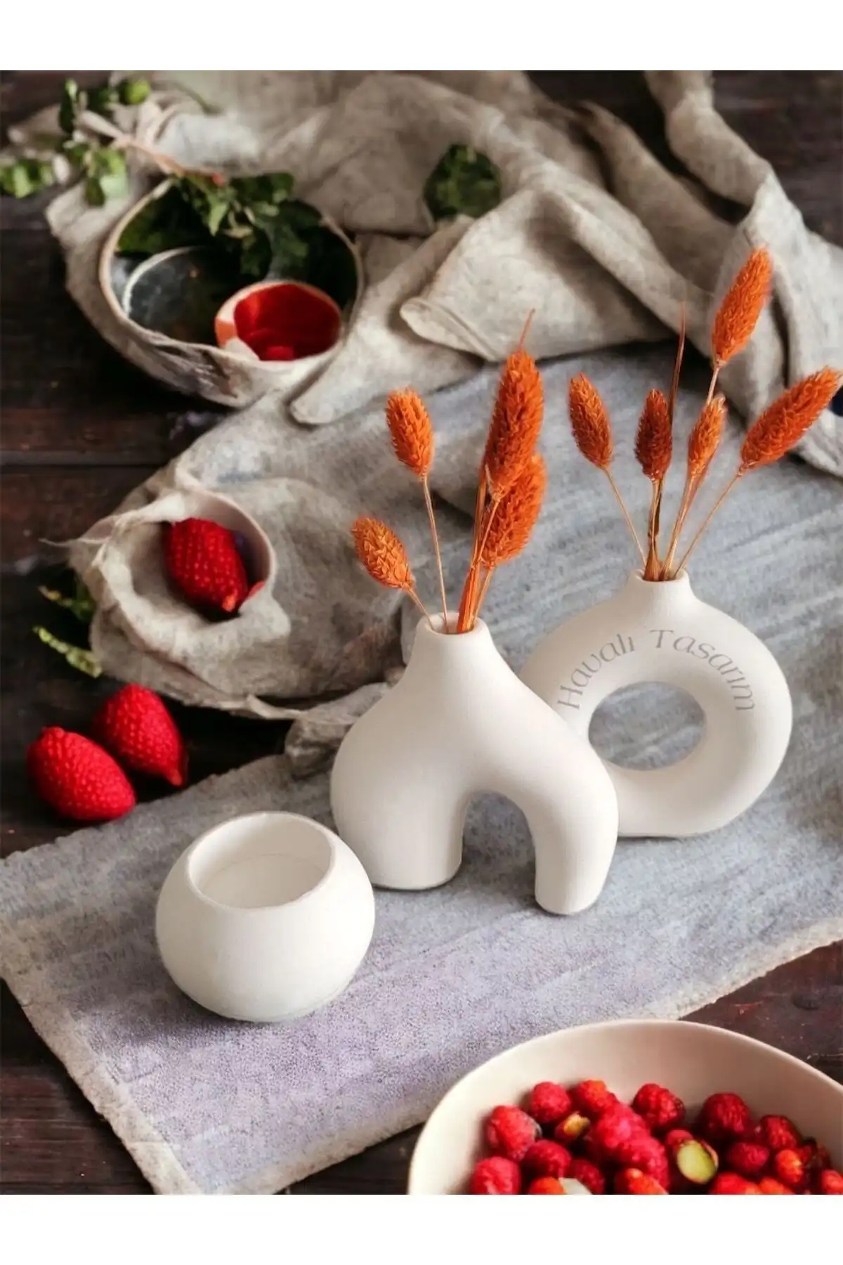 Havalı Tasarım 3'lü Minimal Vazo ve Mumluk Seti ile Evinize Modern Bir Dokunuş