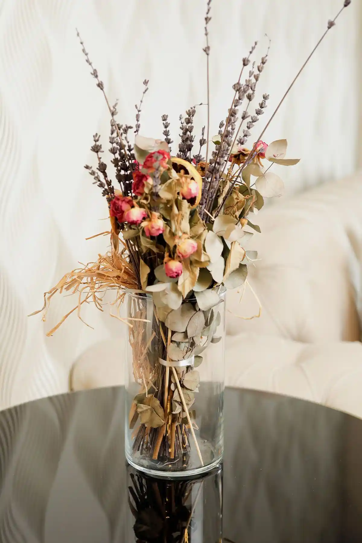 Zuri Design Cam Vazo: Şık ve Modern Bir Dekoratif Ürün