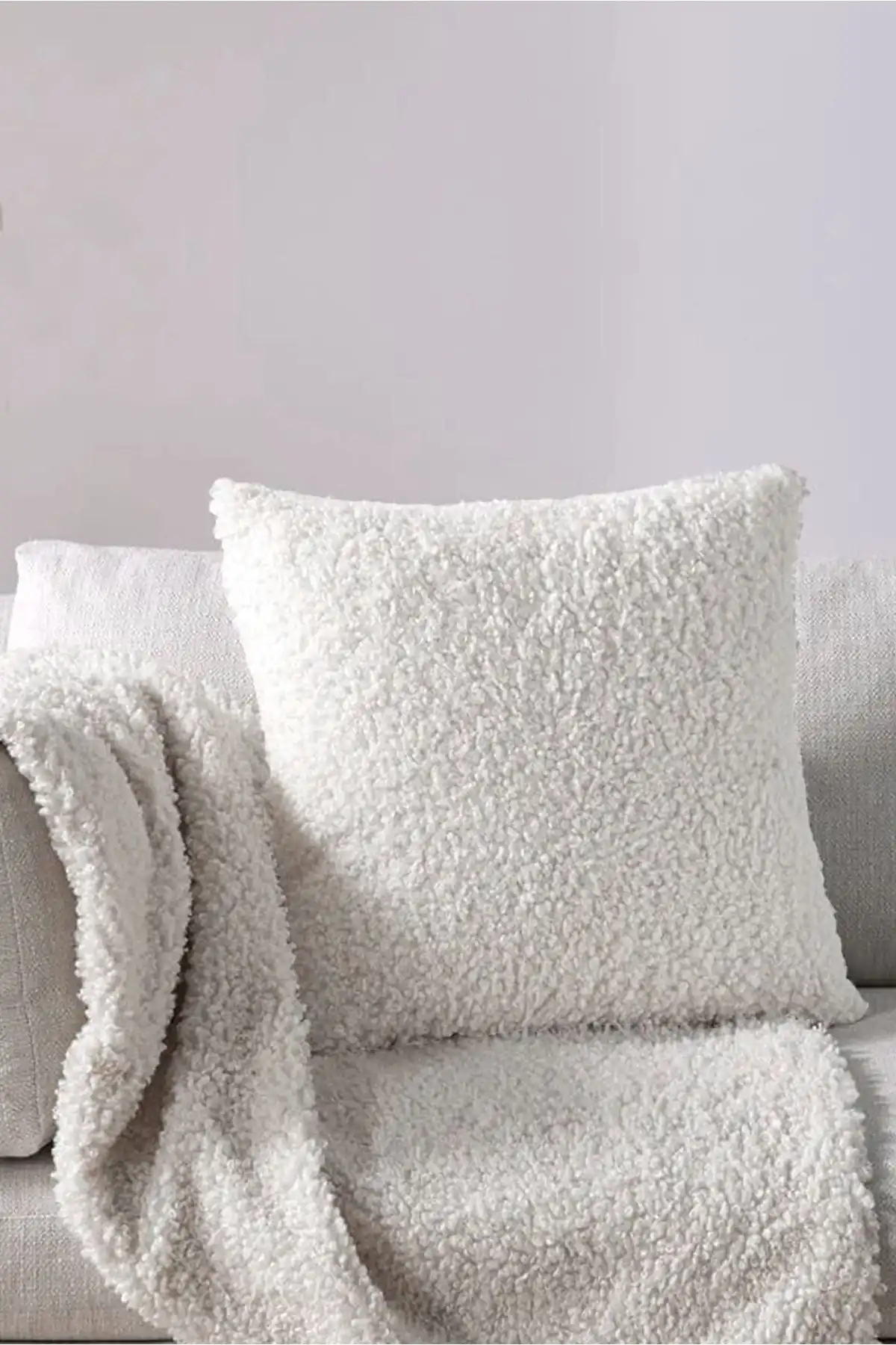 SasoHome Peluş Teddy Puffy Kırlent Kılıfı: Estetik ve Fonksiyonel Dekoratif Çözüm