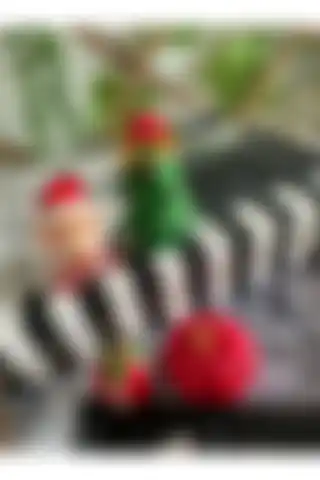 Yılbaşı İçin Modern 4’lü Dekoratif Biblo Seti - Estetik ve Dayanıklı