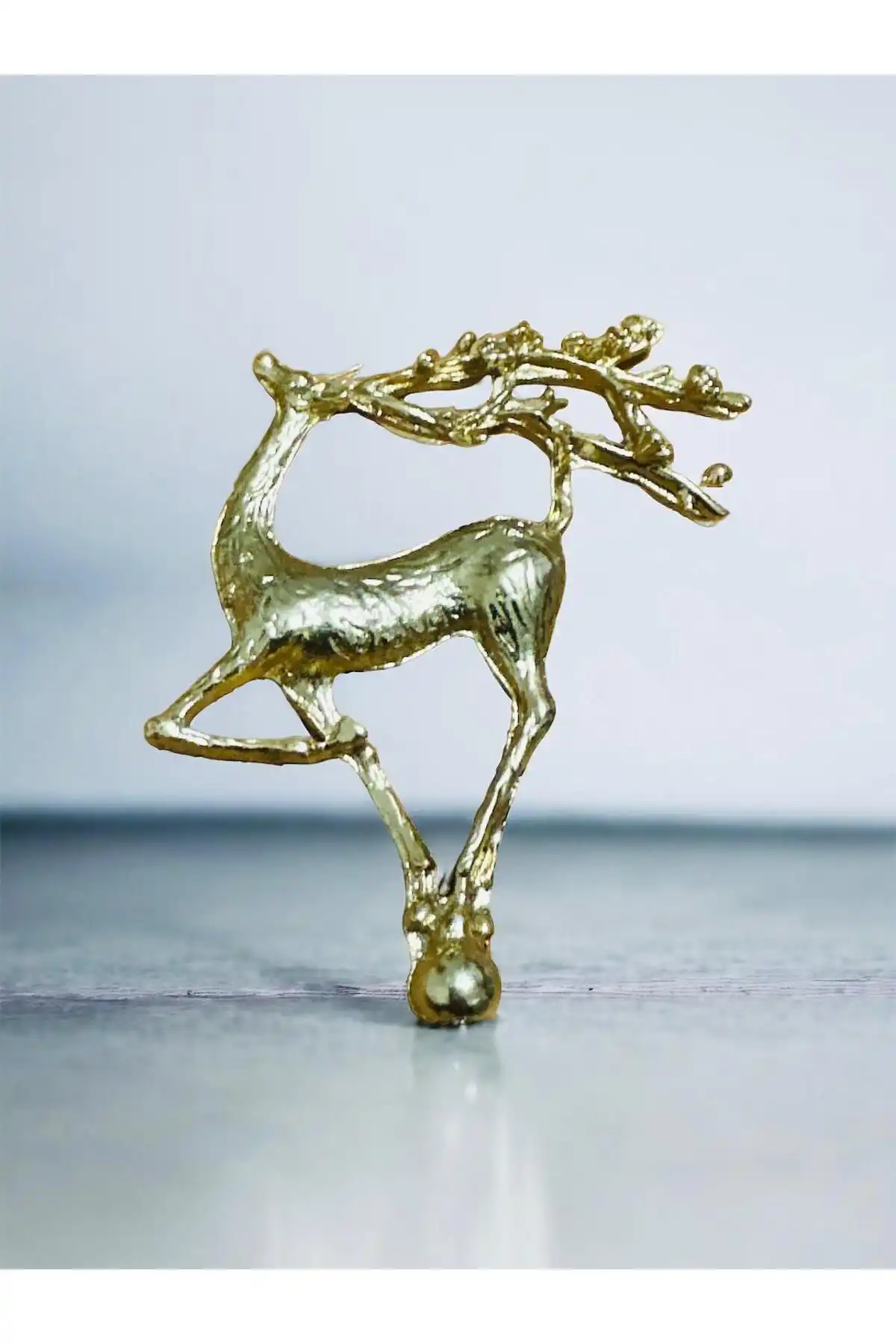 Artistico Decorative Gold Uçan Geyik Figürü: Modern İç Mekanların Vazgeçilmezi