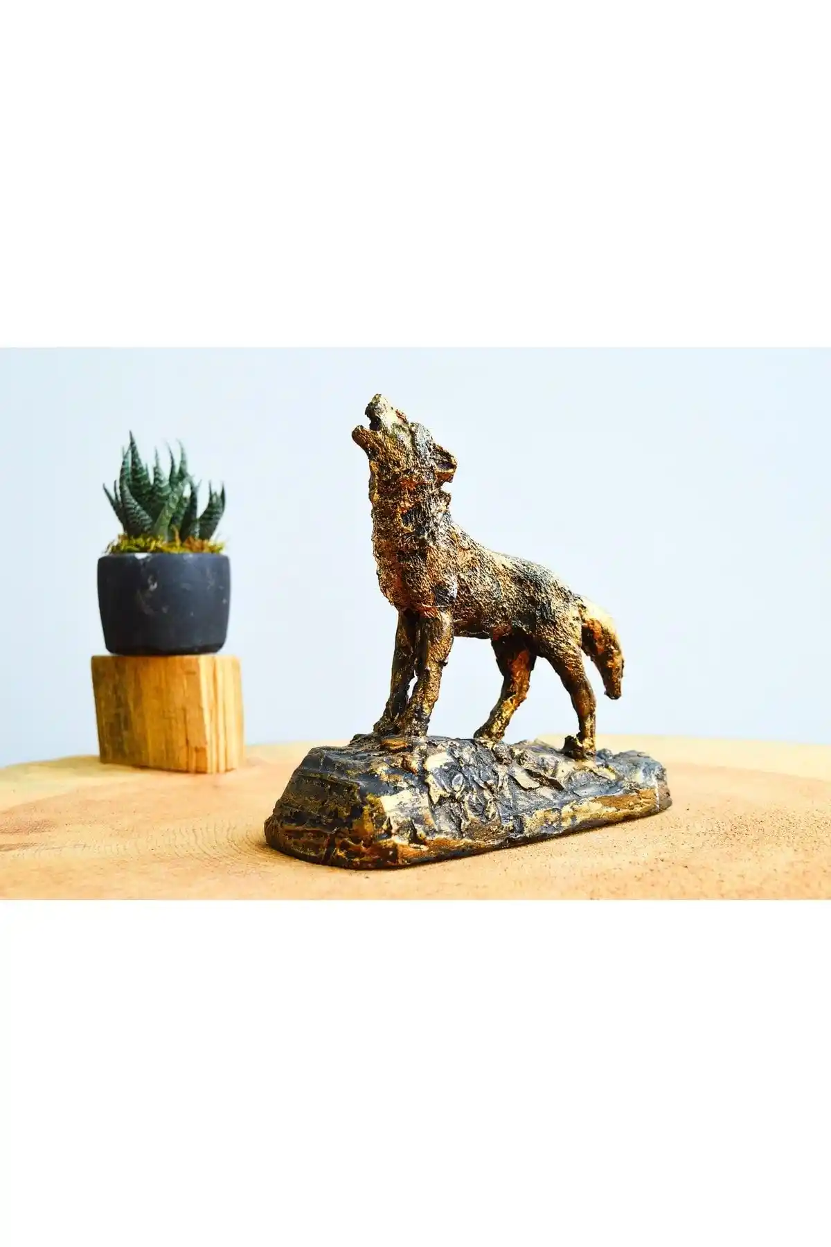 Bozkurt Kurt Biblosu Heykeli - Gold ile Şıklığı ve Geleneksel İhtişamı Yakalayın