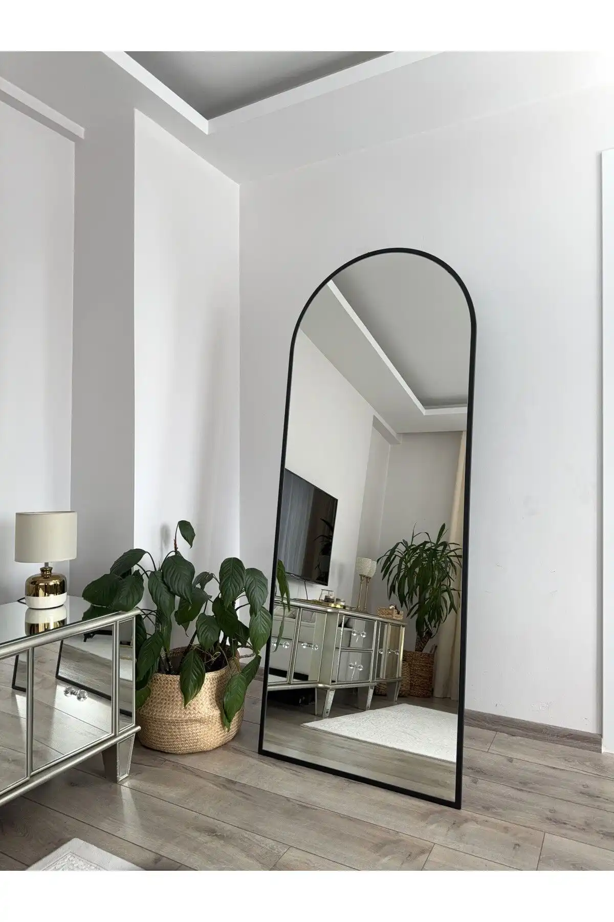 EFFE YAPI DEKOR Siyah Metal Çerçeveli Oval Boy Aynası ile Modern Dekorasyon