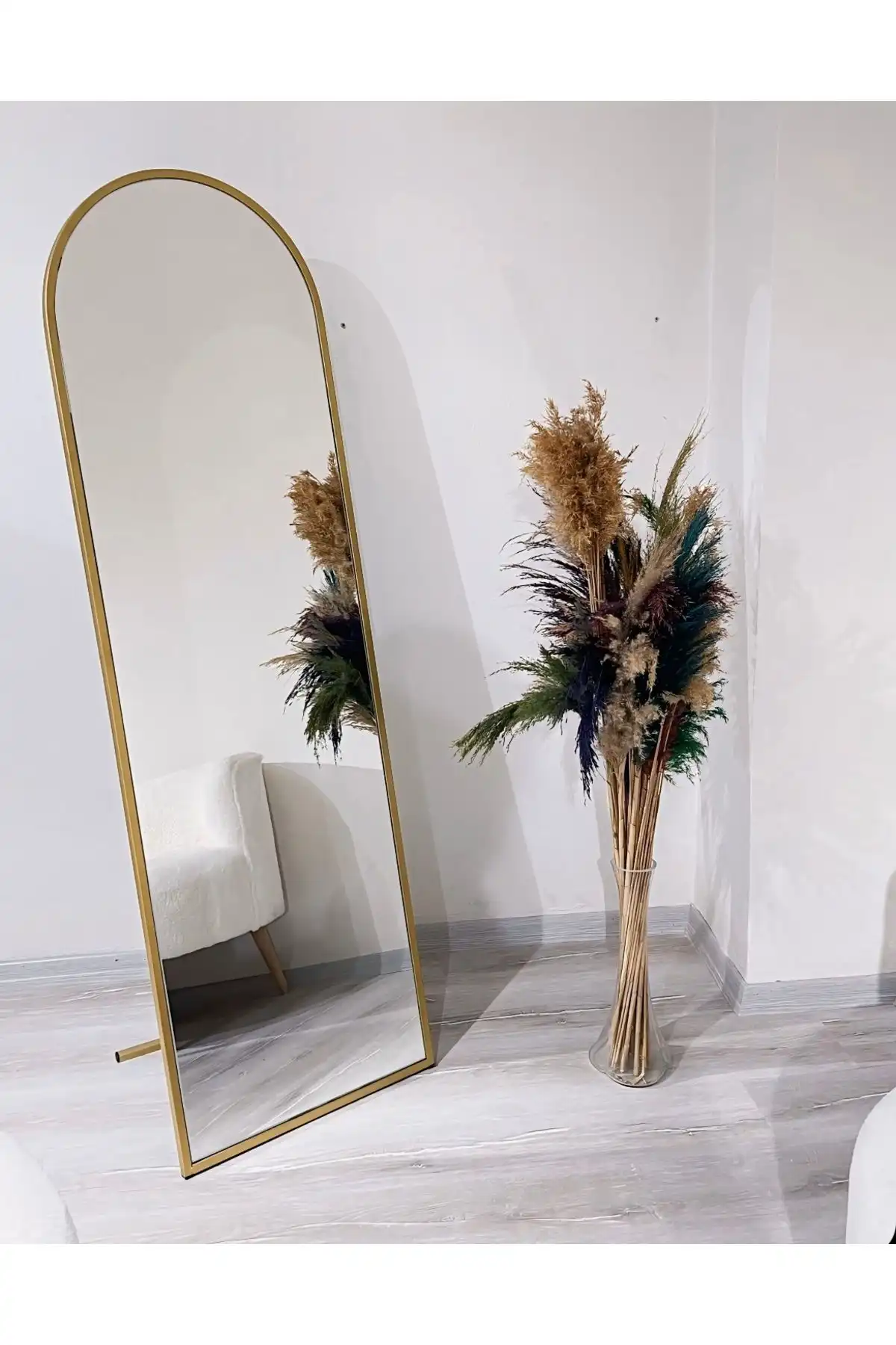 Ersan Dizayn Gold Oval Ayaklı Boy Aynası: Estetik ve Fonksiyonellğin Buluşması