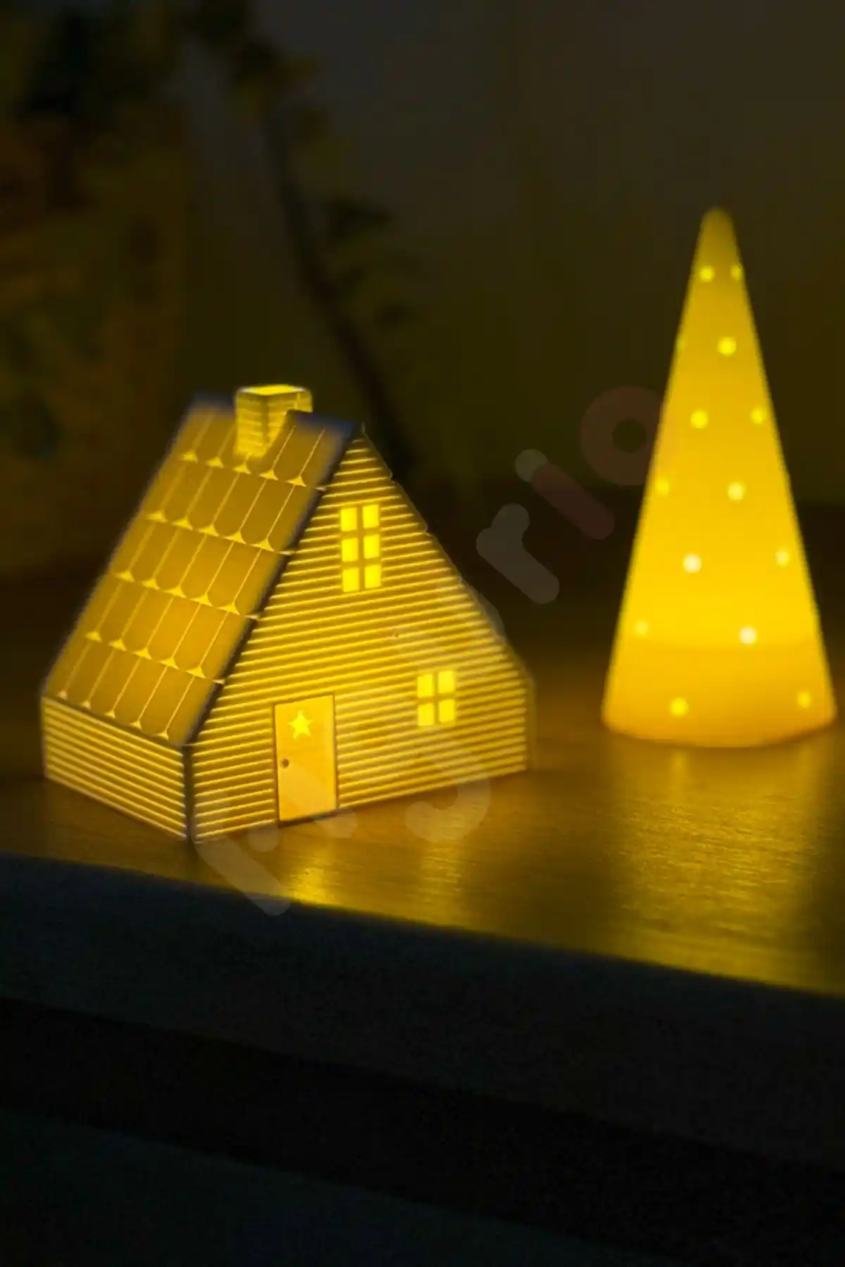 Figurio Kış Evi Tealight Mumluk: Şık ve Kullanışlı Bir Dekoratif Ürün