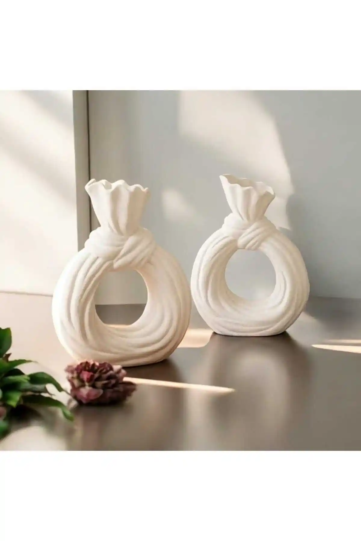 HKM Hobim Chelity Modern Beyaz Vazo ile Şık ve İşlevsel Ev Dekorasyonu