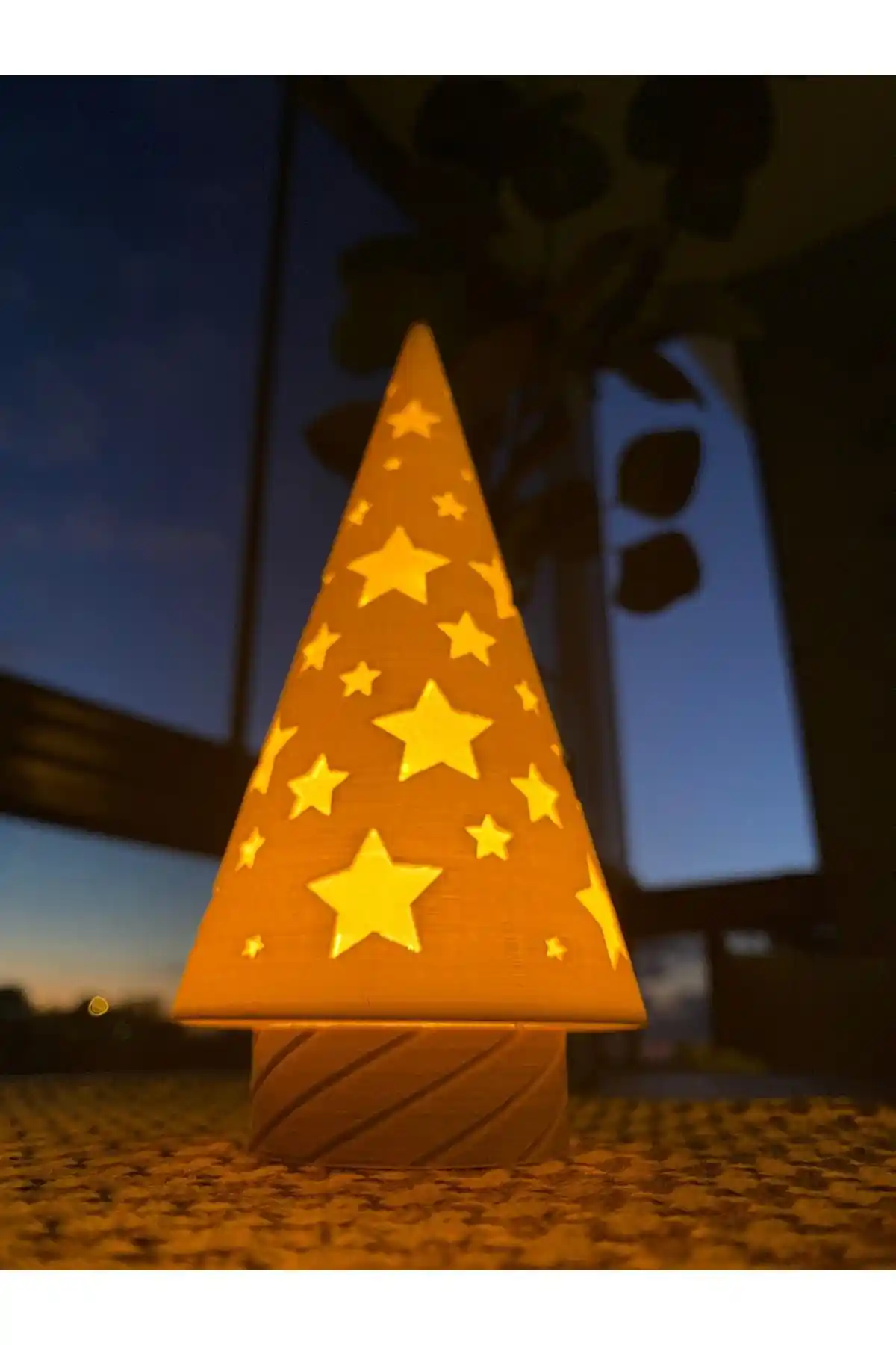 Root Made Çam Ağacı Tealight Mumluk: Şık, Fonksiyonel ve Organik