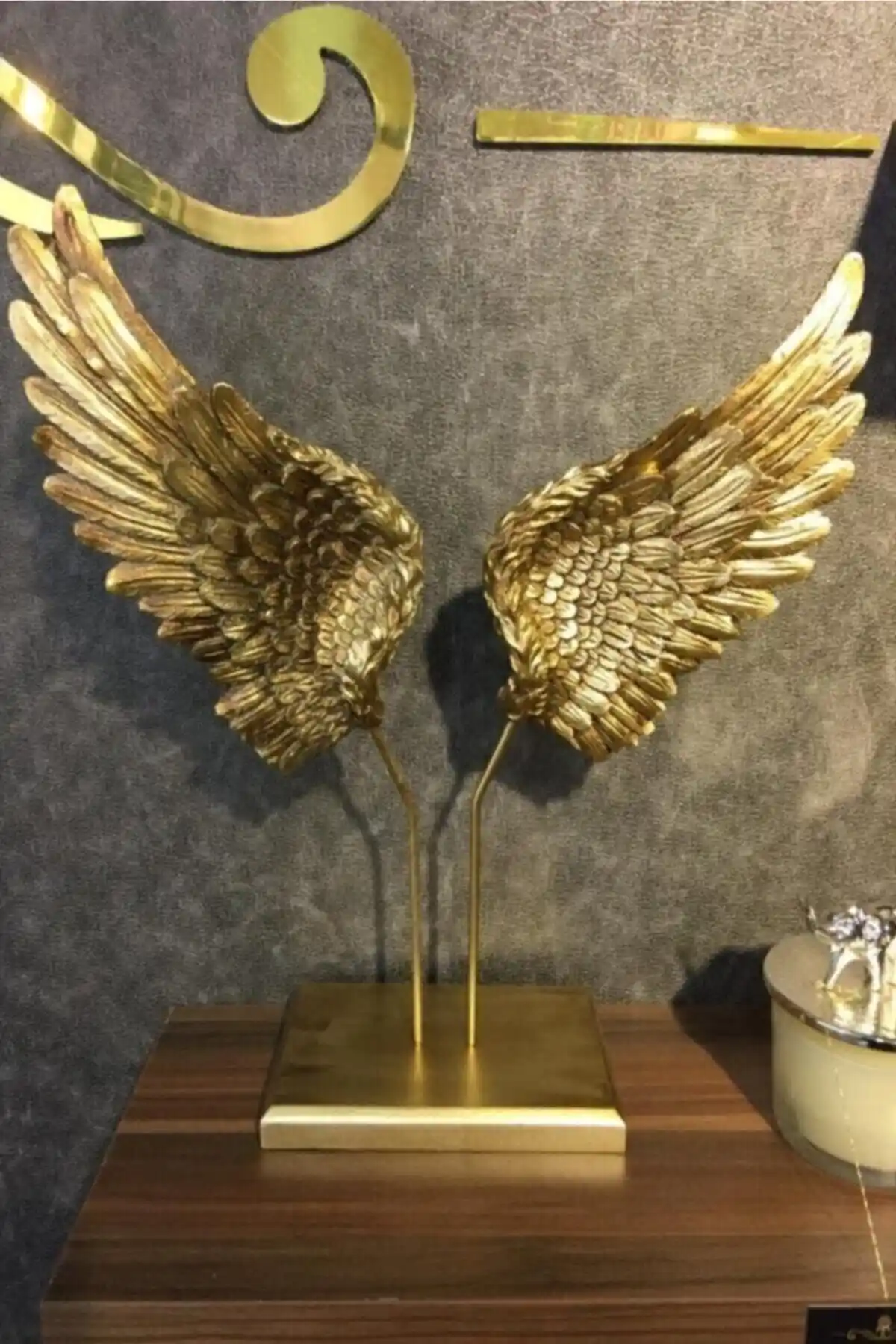 Vip Sanat Melek Kanadı Gold: Estetik ve Fonksiyonel Bir Dekoratif Parça