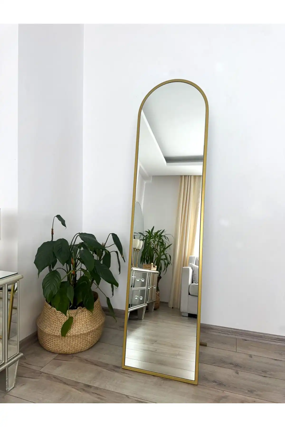 EFFE YAPI DEKOR Gold Metal Çerçeveli Oval Ayaklı Boy Aynası ile Modern Ev Estetiği