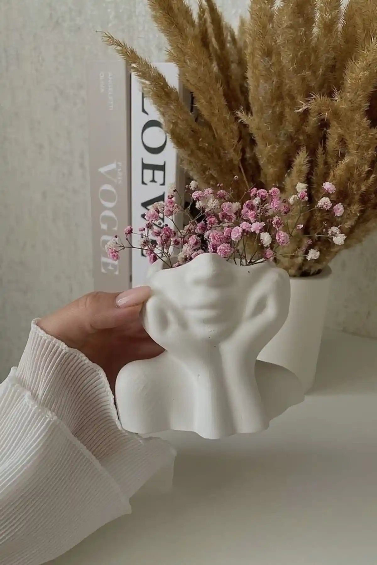 Mandalin Store Soyut Yüz Beton Dekoratif Vazo: Estetik ve Dayanıklılık