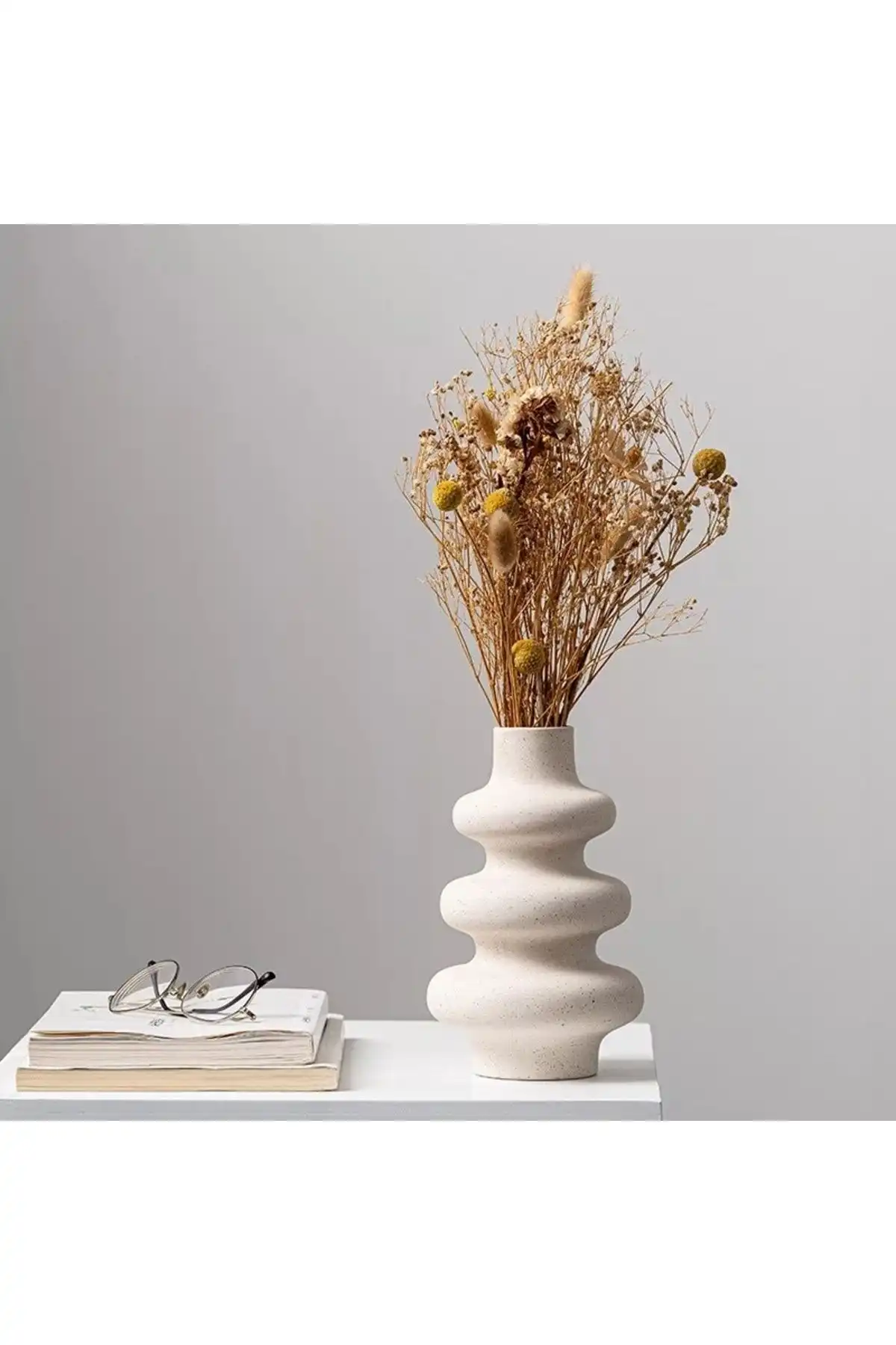 Havalı Tasarım Iskandinav Beyaz Minimal Vazo Twist ile Modern Dekorasyon
