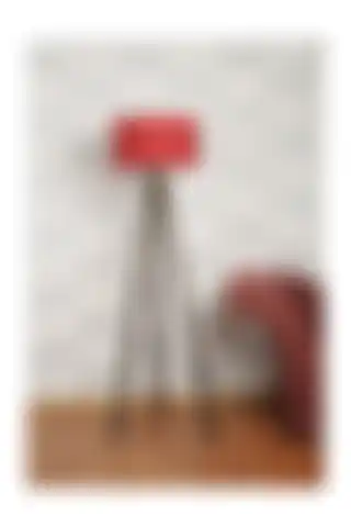 Homedit 3 Ayaklı Tripod Lambader: Modern Tasarımla Aydınlatmada Şıklık