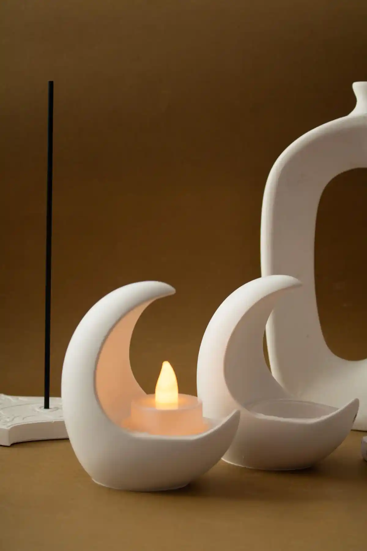 NocheLuzAy Şeklinde Tealight: Estetik ve Fonksiyonel Aydınlatma Çözümü